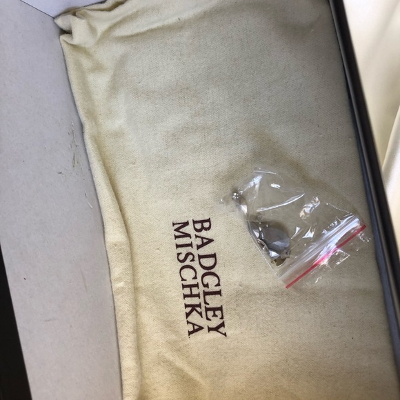 Badgley Mischka Silver Metallic Kitten Heeled Pumps - Picture 10 of 16